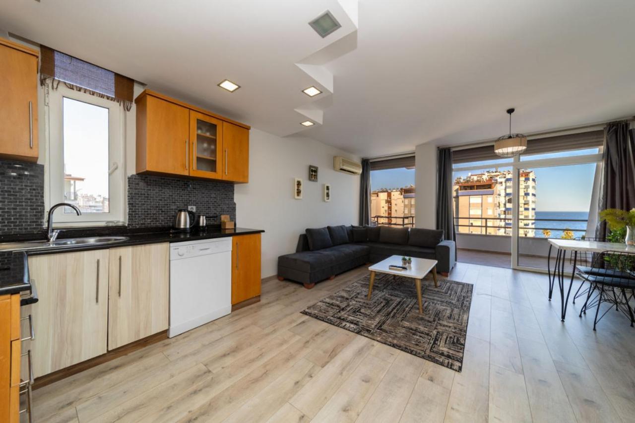 Refreshing Flat Within Walking Distance To Konyaalti With Sea View In Daire Antalya