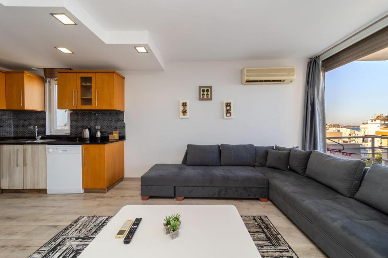 Refreshing Flat Within Walking Distance To Konyaalti With Sea View In Daire